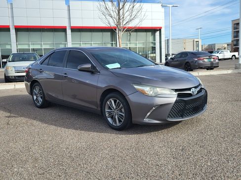 Used 2016 Toyota Camry SE image 7