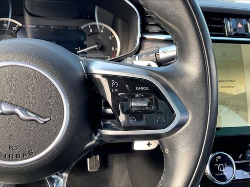 Used 2022 Jaguar XF SE image 21