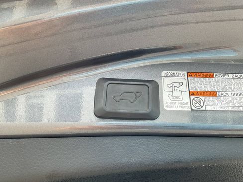 Used 2018 Toyota RAV4 XLE w/ Convenience Package AWD/4WD image 35