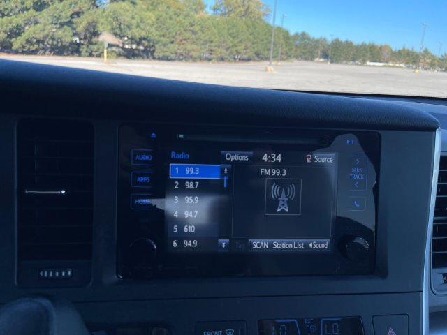 Used 2017 Toyota Sienna LE FWD image 22