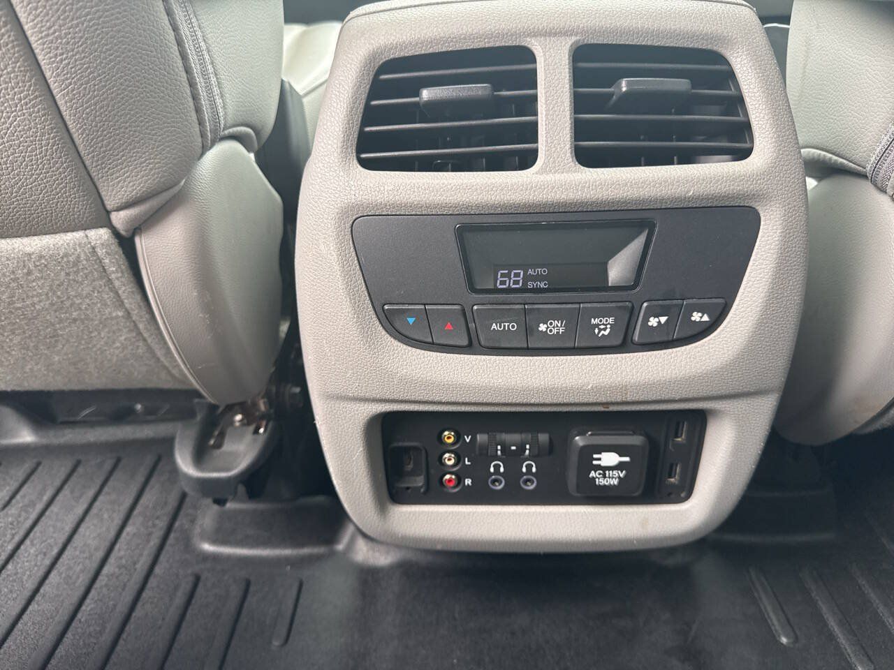 Used 2016 Honda Pilot Touring image 29