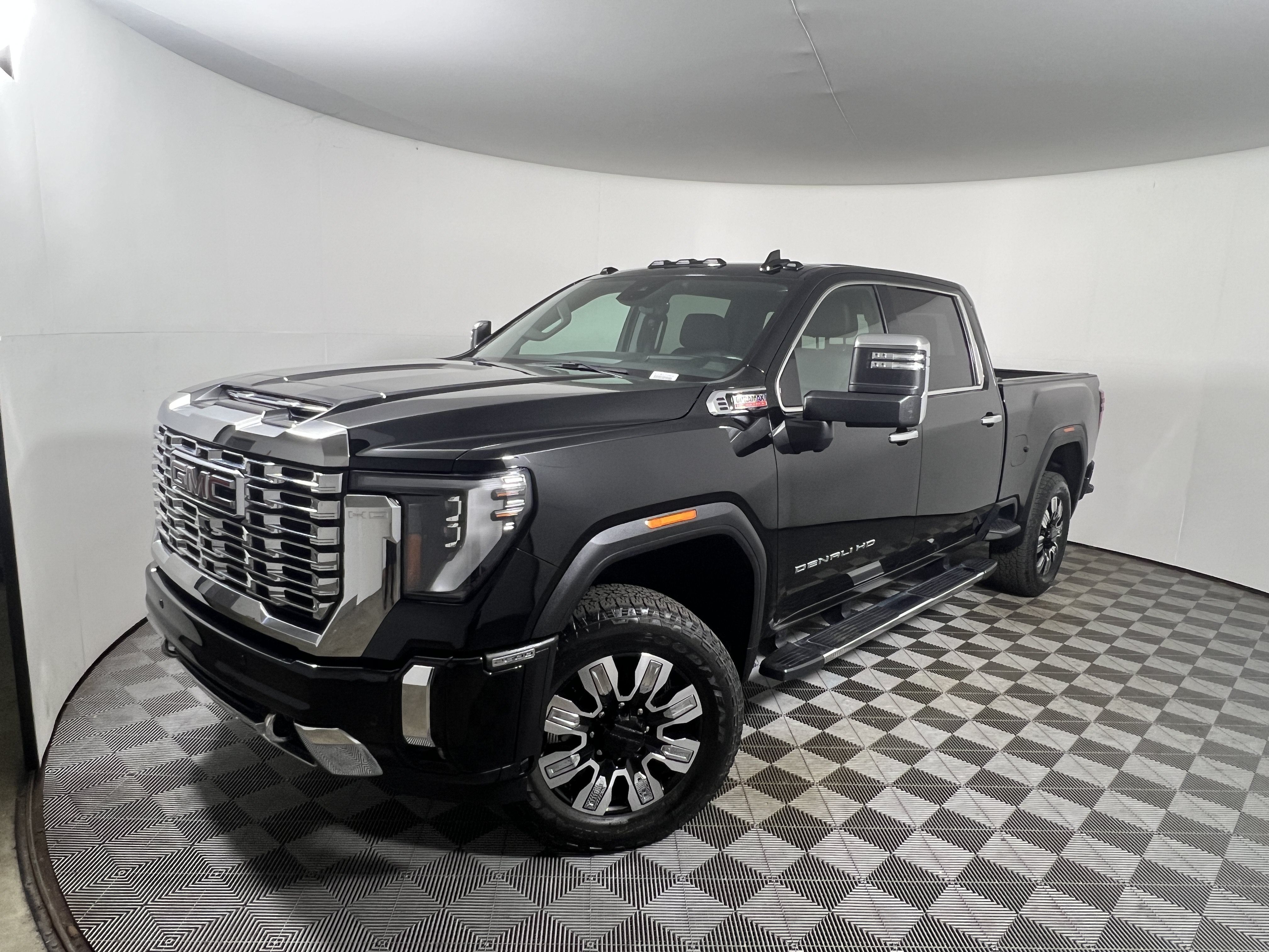 Used 2024 GMC Sierra 2500 Denali w/ Denali Reserve Package AWD/4WD image 1