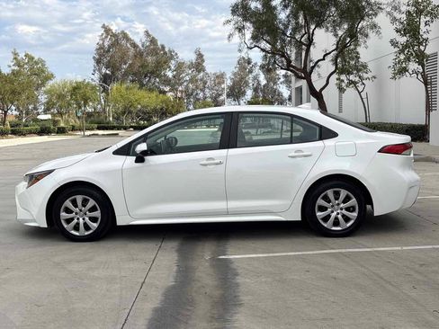 Used 2021 Toyota Corolla LE FWD image 6