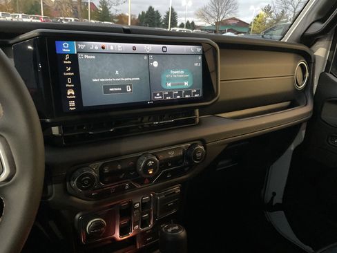 Used 2024 Jeep Wrangler Sahara image 26