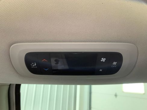 Used 2017 Chrysler Pacifica Touring image 22