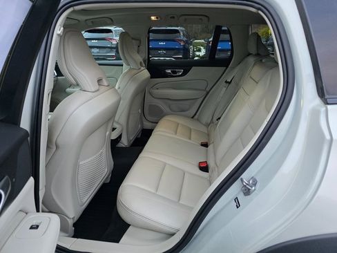 Used 2020 Volvo V60 T5 Cross Country image 18