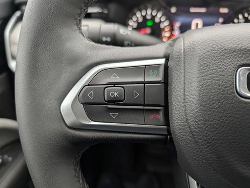 Used 2025 Jeep Compass Limited image 28