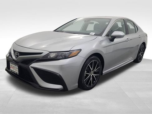 Used 2024 Toyota Camry SE image 10