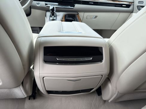 Used 2024 Cadillac Escalade Premium Luxury Platinum image 27