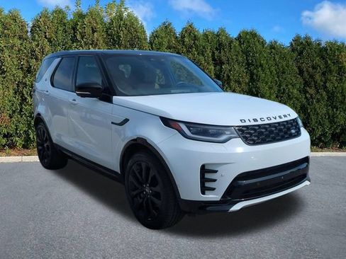 Used 2024 Land Rover Discovery Dynamic SE AWD/4WD image 3