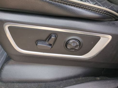 Certified 2019 RAM 1500 Laramie image 17