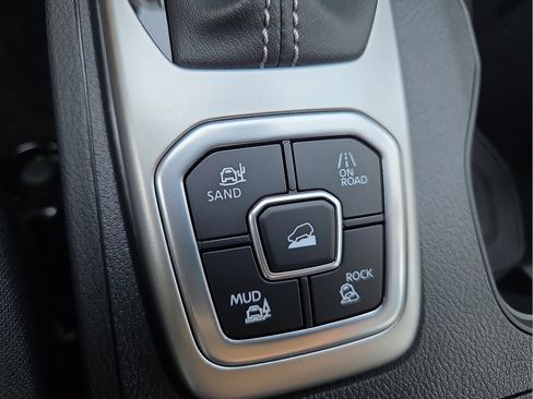 New 2026 Nissan Frontier SV w/ Tow Package image 18