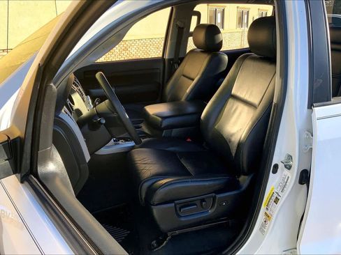 Used 2013 Toyota Tundra 4x4 CrewMax image 7