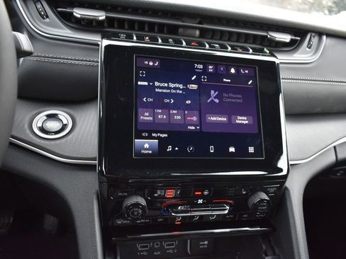 New 2025 Jeep Grand Cherokee Altitude AWD/4WD image 20
