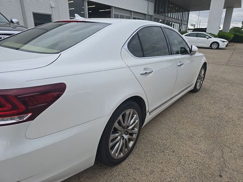 Used 2013 Lexus LS 460 w/ Comfort Pkg image 4