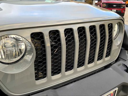 Used 2021 Jeep Gladiator Sport AWD/4WD image 31