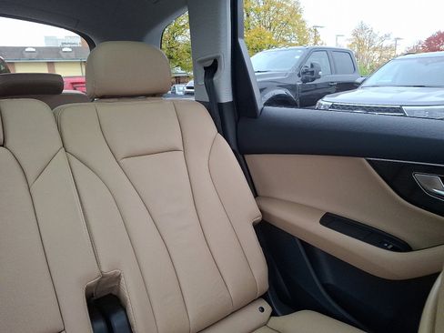 Used 2022 Audi Q7 Premium Plus w/ Premium Plus Package image 20