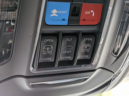 Used 2023 Jeep Grand Cherokee Limited w/ Luxury Tech Group II AWD/4WD image 21