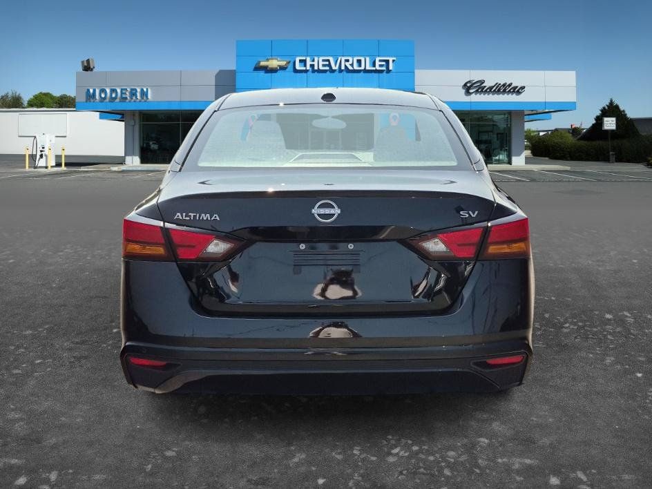 Used 2024 Nissan Altima 2.5 SV FWD image 4