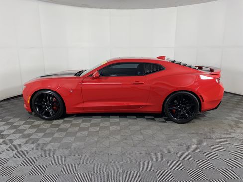 Used 2018 Chevrolet Camaro SS RWD image 11