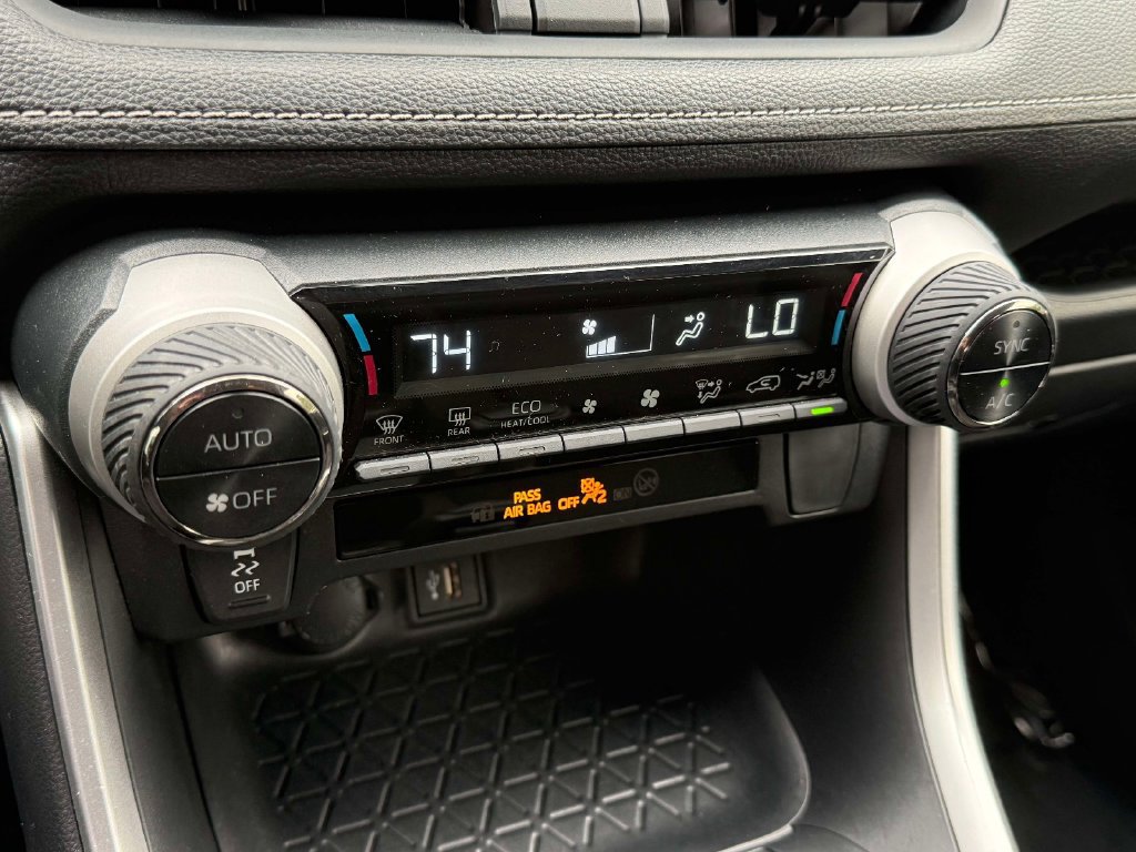 Used 2025 Toyota RAV4 LE AWD/4WD image 24