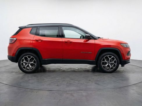 Used 2025 Jeep Compass Limited AWD/4WD image 9