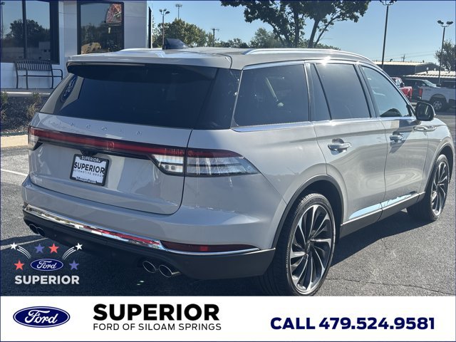 Used 2025 Lincoln Aviator Reserve w/ Illumination Package AWD/4WD image 3