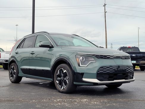 Used 2023 Kia Niro Wind w/ Wind Preserve Package FWD image 1