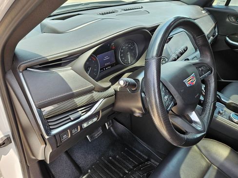 Used 2020 Cadillac XT4 Sport FWD image 16