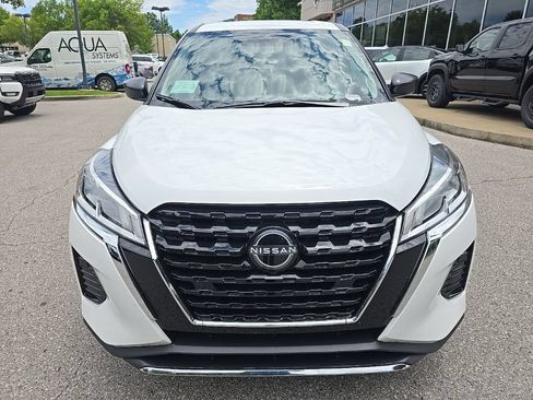 Certified 2025 Nissan Kicks Play S FWD image 3