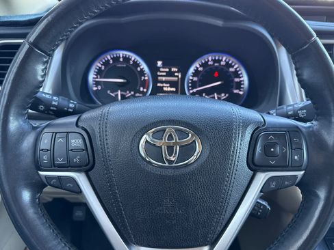 Used 2019 Toyota Highlander Limited Platinum AWD/4WD image 26