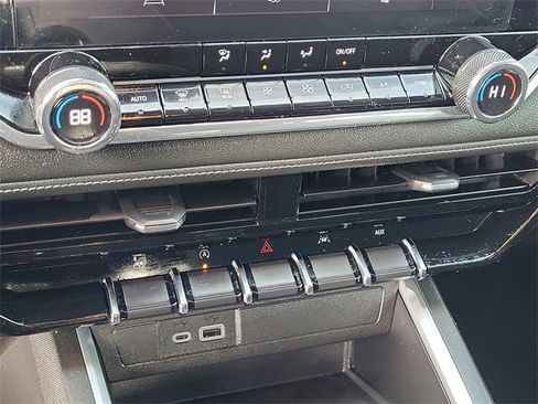 Used 2023 Chevrolet Colorado LT w/ LT Convenience Package image 15