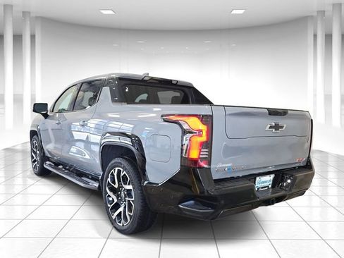 Used 2025 Chevrolet Silverado EV RST image 3