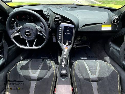 Used 2026 McLaren 750S Spider RWD image 13