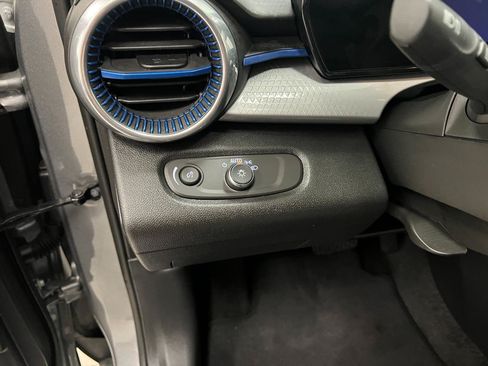 Used 2025 Chevrolet Trax LT FWD image 31