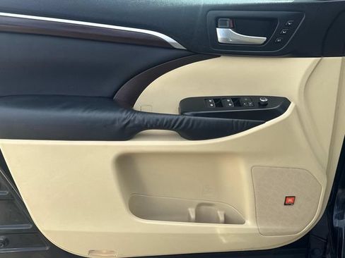 Used 2014 Toyota Highlander Limited FWD image 24