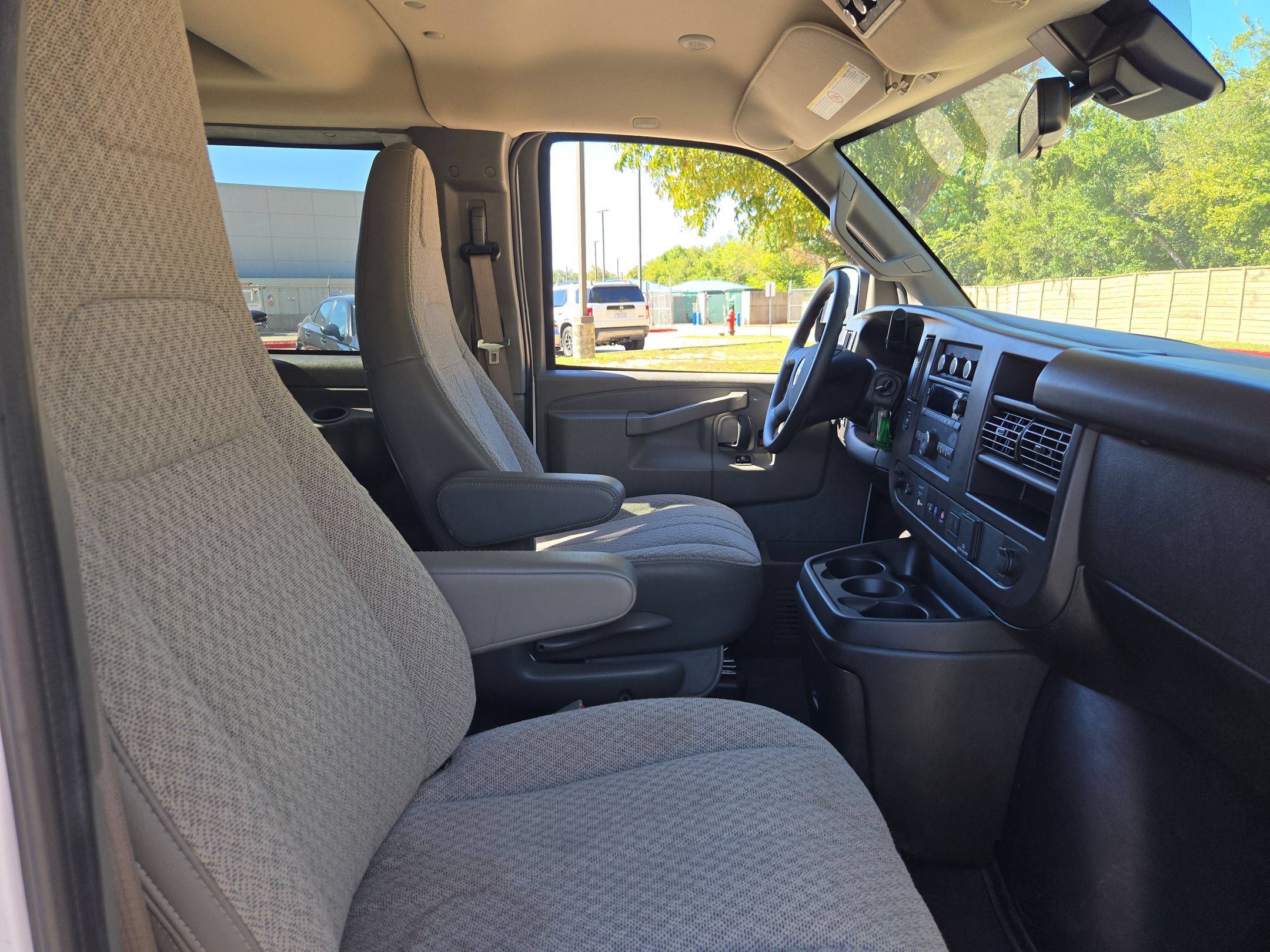 Used 2025 Chevrolet Express 3500 LT w/ LT Preferred Equipment Group RWD image 27