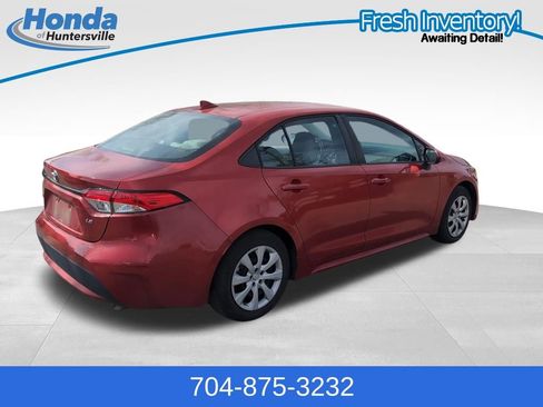 Used 2021 Toyota Corolla LE image 8