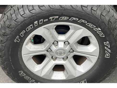 Used 2017 Toyota 4Runner SR5 Premium image 4