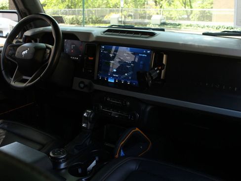 Used 2022 Ford Bronco Badlands w/ Sasquatch Package image 23