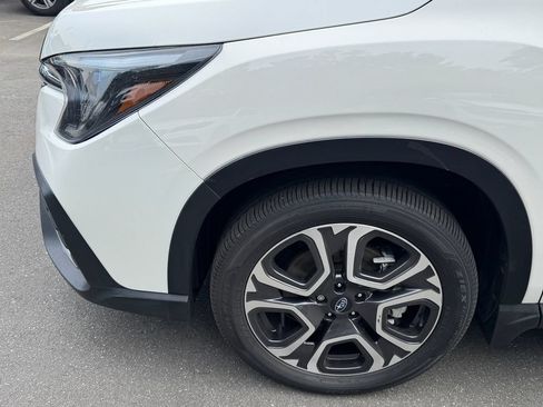 Used 2024 Subaru Ascent Touring AWD/4WD image 9