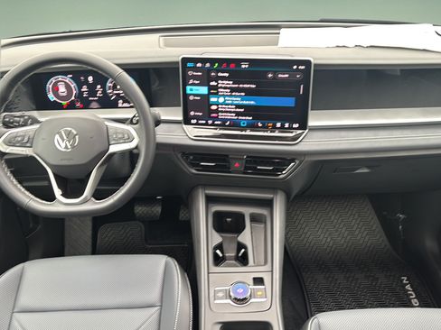 New 2026 Volkswagen Tiguan SE AWD/4WD image 17