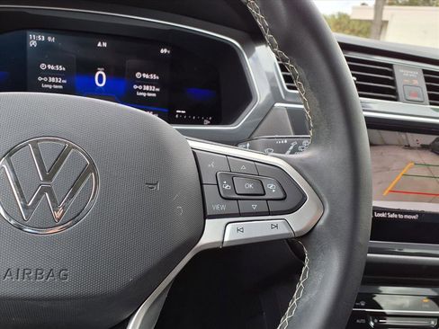 Used 2023 Volkswagen Tiguan SE image 25