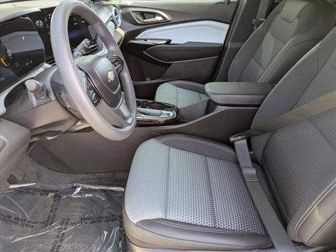 Used 2026 Chevrolet Trax LT FWD image 15