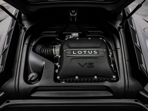 Used 2025 Lotus Emira RWD image 3