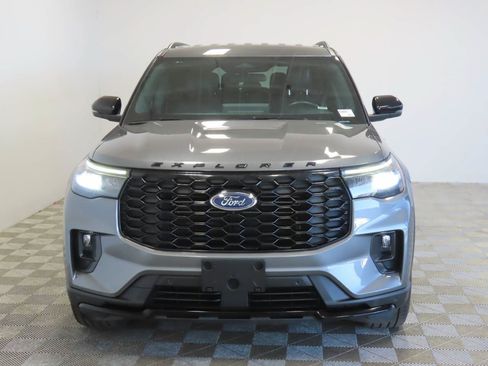 Used 2025 Ford Explorer ST-Line w/ ST-Line Street Pack AWD/4WD image 4