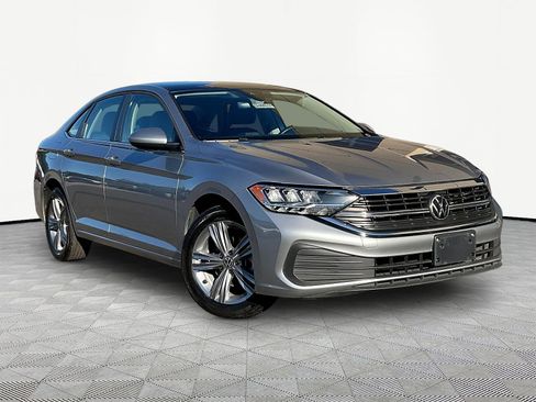 Used 2024 Volkswagen Jetta SE FWD image 3
