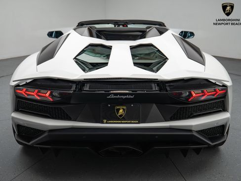 Used 2019 Lamborghini Aventador S image 18
