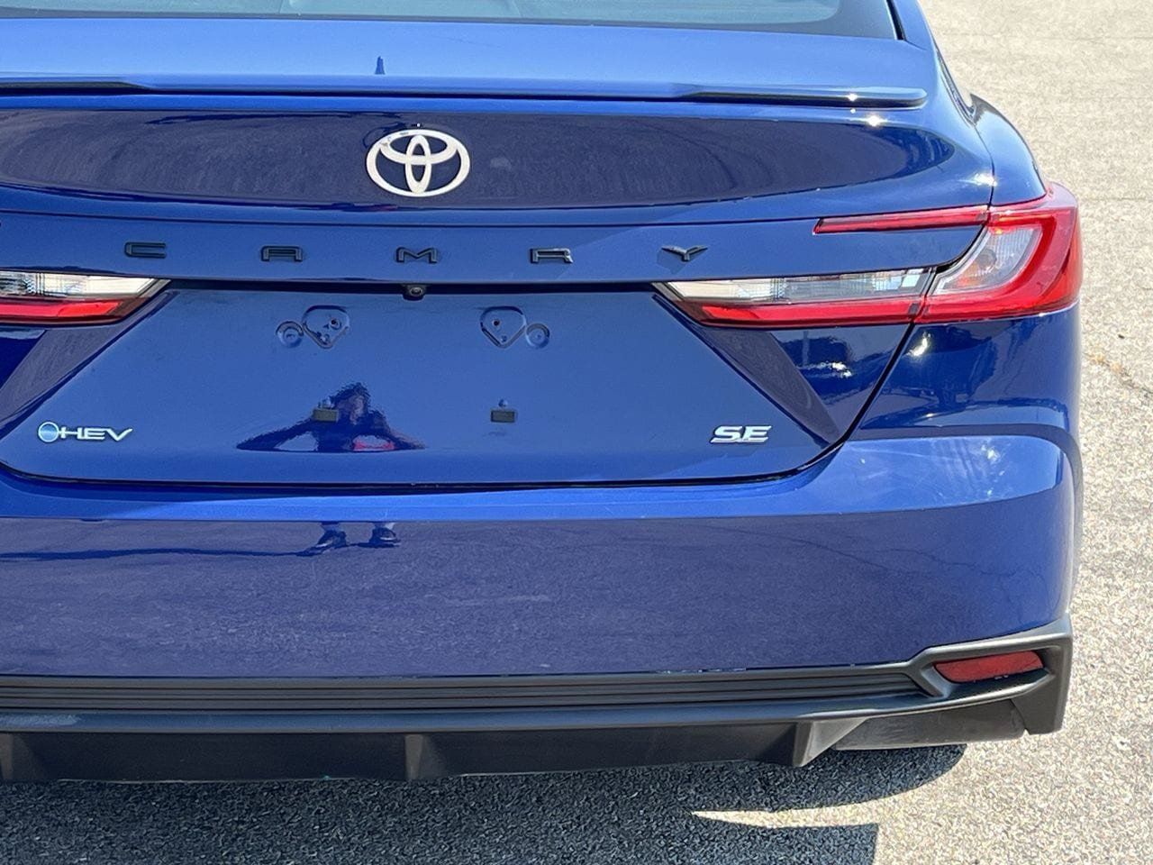 Used 2025 Toyota Camry SE FWD image 6