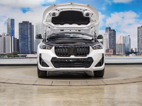 Used 2025 BMW X1 xDrive28i w/ Technology Package image 4